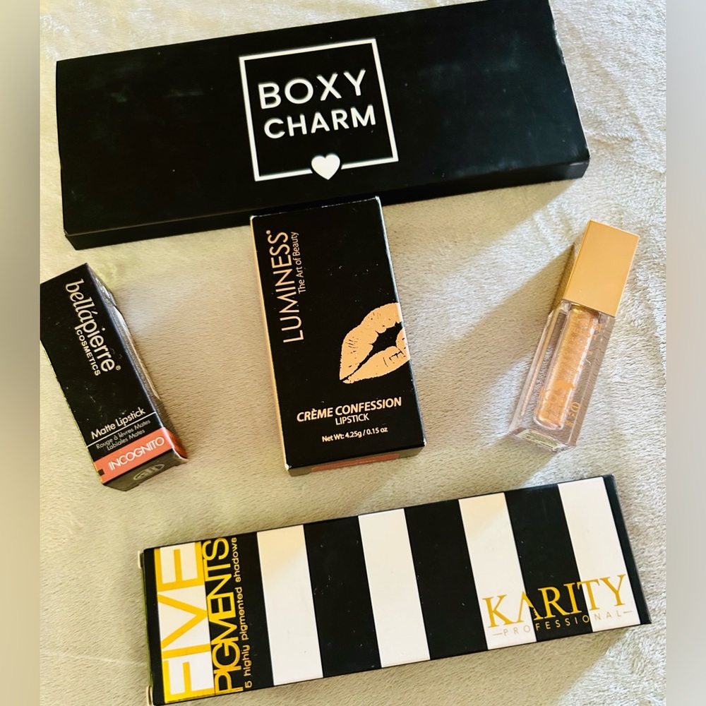 Bundle of 3 lipsticks & 2 eyeshadow pallets